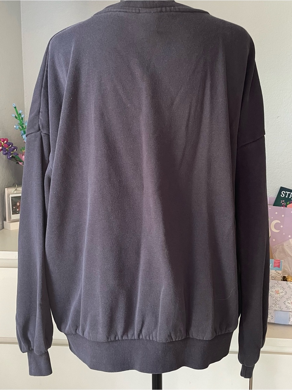 H&M Yale University Navy Crewneck Sweatshirt Women's Size Medium - Picture 3 of 5